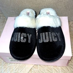 Juicy Couture- Los Angeles, California Slippers